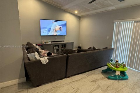 Villa ou maison à vendre à Lauderhill, Floride: 3 chambres, 198.81 m2 № 1956057 - photo 5