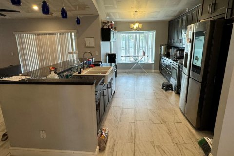 Villa ou maison à vendre à Lauderhill, Floride: 3 chambres, 198.81 m2 № 1956057 - photo 3