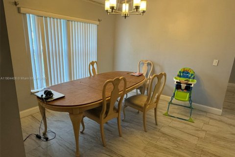 Villa ou maison à vendre à Lauderhill, Floride: 3 chambres, 198.81 m2 № 1956057 - photo 6