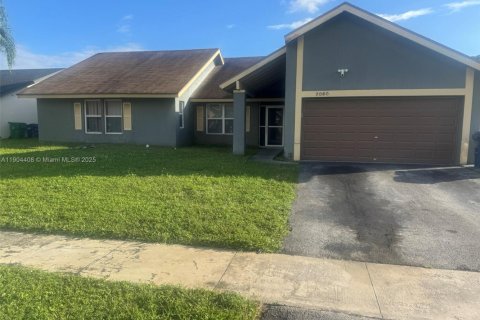Villa ou maison à vendre à Lauderhill, Floride: 3 chambres, 198.81 m2 № 1956057 - photo 1
