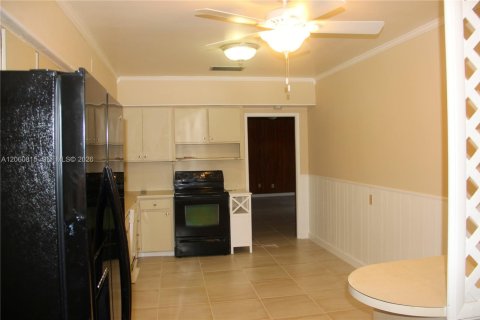 Villa ou maison à louer à Miami Springs, Floride: 3 chambres, 152.08 m2 № 2254731 - photo 12