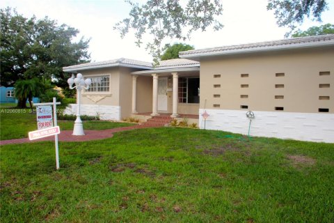 Villa ou maison à louer à Miami Springs, Floride: 3 chambres, 152.08 m2 № 2254731 - photo 6