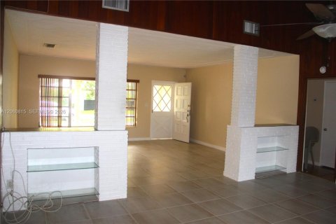 Villa ou maison à louer à Miami Springs, Floride: 3 chambres, 152.08 m2 № 2254731 - photo 7