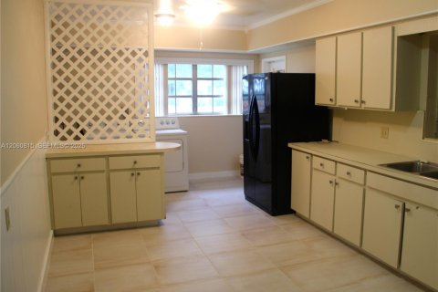 Villa ou maison à louer à Miami Springs, Floride: 3 chambres, 152.08 m2 № 2254731 - photo 11