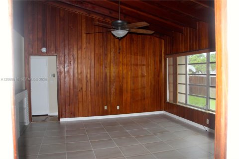 Villa ou maison à louer à Miami Springs, Floride: 3 chambres, 152.08 m2 № 2254731 - photo 9
