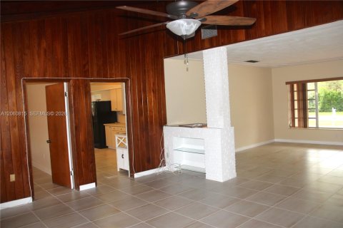 Villa ou maison à louer à Miami Springs, Floride: 3 chambres, 152.08 m2 № 2254731 - photo 8