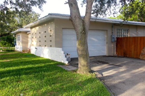 Villa ou maison à louer à Miami Springs, Floride: 3 chambres, 152.08 m2 № 2254731 - photo 3