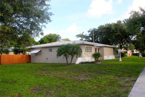 Villa ou maison à louer à Miami Springs, Floride: 3 chambres, 152.08 m2 № 2254731 - photo 4