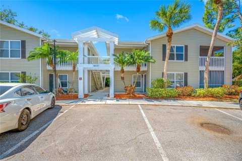 Condominio en alquiler en Sarasota, Florida, 2 dormitorios, 92.9 m2 № 1884019 - foto 1