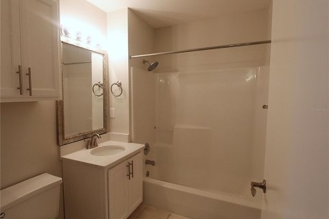 Condominio en alquiler en Sarasota, Florida, 2 dormitorios, 92.9 m2 № 1884019 - foto 8