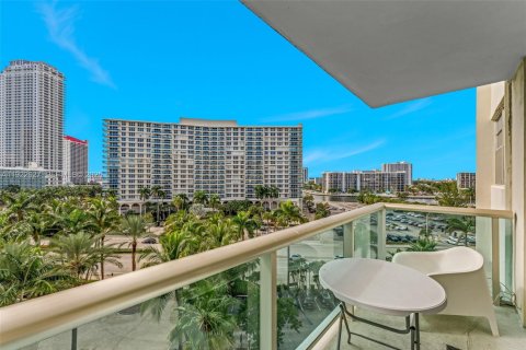 Condominio en venta en Hollywood, Florida, 2 dormitorios, 109.25 m2 № 1982450 - foto 23