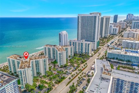 Condominio en venta en Hollywood, Florida, 2 dormitorios, 109.25 m2 № 1982450 - foto 4