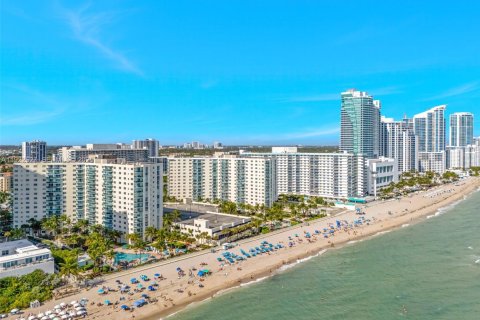 Condominio en venta en Hollywood, Florida, 2 dormitorios, 109.25 m2 № 1982450 - foto 24