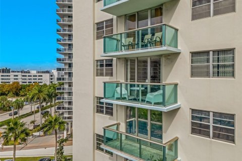 Condominio en venta en Hollywood, Florida, 2 dormitorios, 109.25 m2 № 1982450 - foto 6