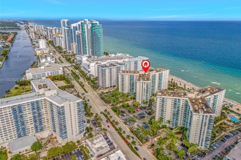 Condominio en venta en Hollywood, Florida, 2 dormitorios, 109.25 m2 № 1982450 - foto 5