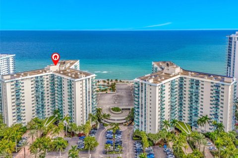 Condominio en venta en Hollywood, Florida, 2 dormitorios, 109.25 m2 № 1982450 - foto 3