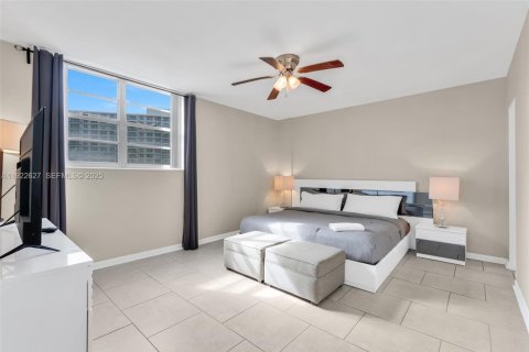 Condominio en venta en Hollywood, Florida, 2 dormitorios, 109.25 m2 № 1982450 - foto 19