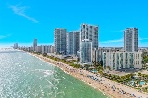 Copropriété à vendre à Hollywood, Floride: 2 chambres, 109.25 m2 № 1982450 - photo 25