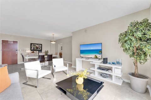 Condominio en venta en Hollywood, Florida, 2 dormitorios, 109.25 m2 № 1982450 - foto 14