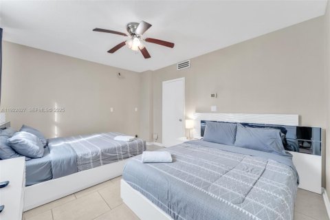 Condominio en venta en Hollywood, Florida, 2 dormitorios, 109.25 m2 № 1982450 - foto 16