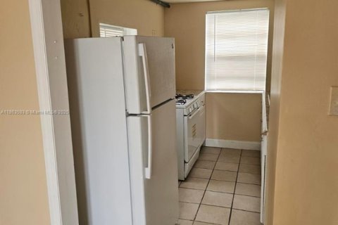 House in Fort Lauderdale, Florida 1 bedroom № 1891360 - photo 2