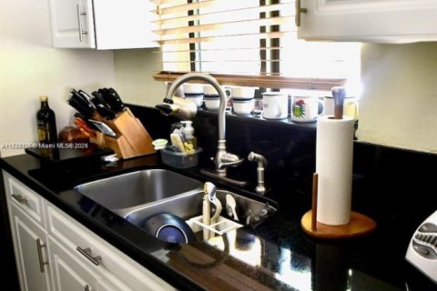 Casa en venta en Miami, Florida, 2 dormitorios, 88.44 m2 № 1985152 - foto 12