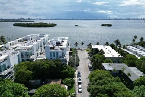 Casa en venta en Miami, Florida, 2 dormitorios, 88.44 m2 № 1985152 - foto 2