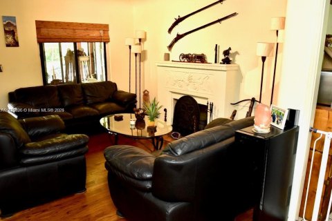 Casa en venta en Miami, Florida, 2 dormitorios, 88.44 m2 № 1985152 - foto 4