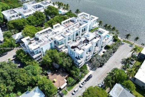 Casa en venta en Miami, Florida, 2 dormitorios, 88.44 m2 № 1985152 - foto 1