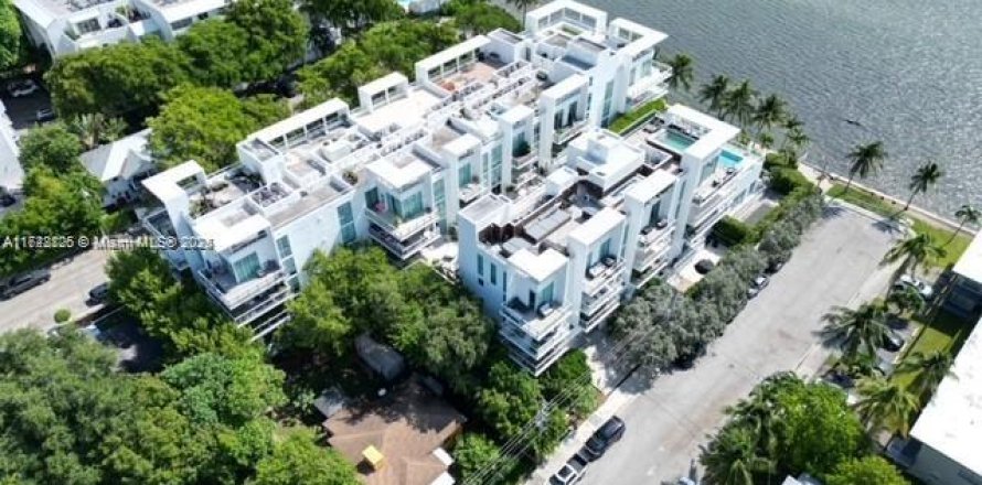 Casa en Miami, Florida 2 dormitorios, 88.44 m2 № 1985152