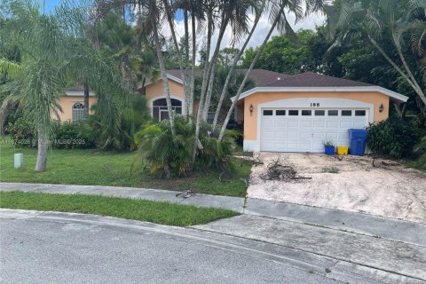 House in Royal Palm Beach, Florida 3 bedrooms, 173.45 sq.m. № 1928767 - photo 1