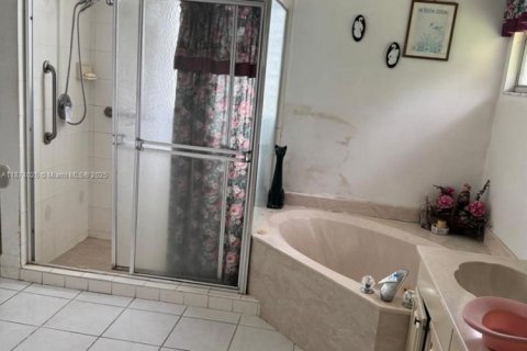 House in Royal Palm Beach, Florida 3 bedrooms, 173.45 sq.m. № 1928767 - photo 14