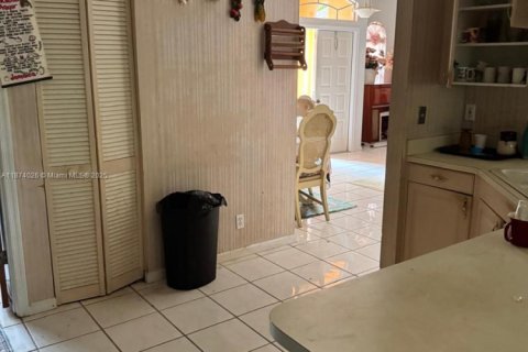 House in Royal Palm Beach, Florida 3 bedrooms, 173.45 sq.m. № 1928767 - photo 6