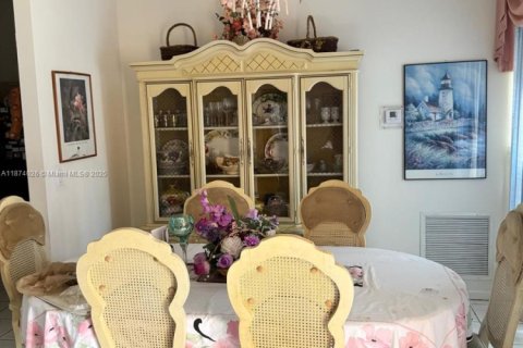 House in Royal Palm Beach, Florida 3 bedrooms, 173.45 sq.m. № 1928767 - photo 3