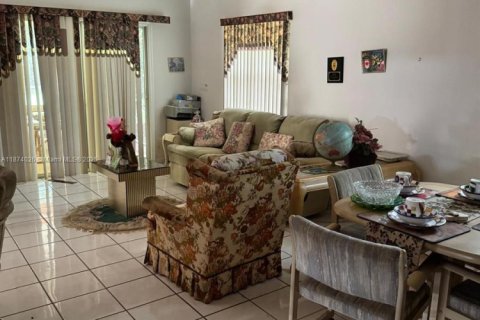 House in Royal Palm Beach, Florida 3 bedrooms, 173.45 sq.m. № 1928767 - photo 11