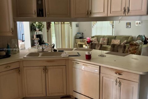 House in Royal Palm Beach, Florida 3 bedrooms, 173.45 sq.m. № 1928767 - photo 7