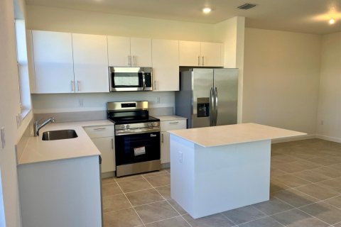 Townhouse in Homestead, Florida 3 bedrooms, 123.37 sq.m. № 2084182 - photo 10
