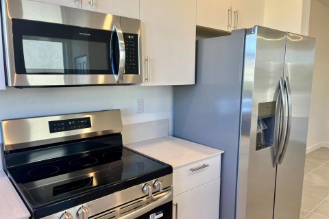 Townhouse in Homestead, Florida 3 bedrooms, 123.37 sq.m. № 2084182 - photo 12