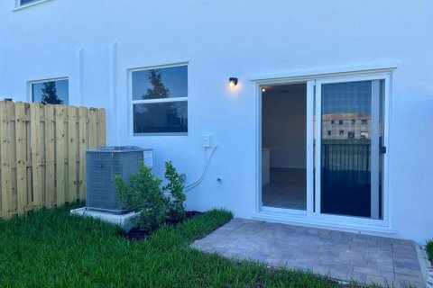 Townhouse in Homestead, Florida 3 bedrooms, 123.37 sq.m. № 2084182 - photo 19