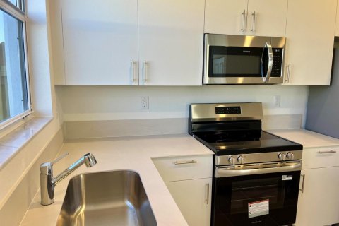 Townhouse in Homestead, Florida 3 bedrooms, 123.37 sq.m. № 2084182 - photo 11