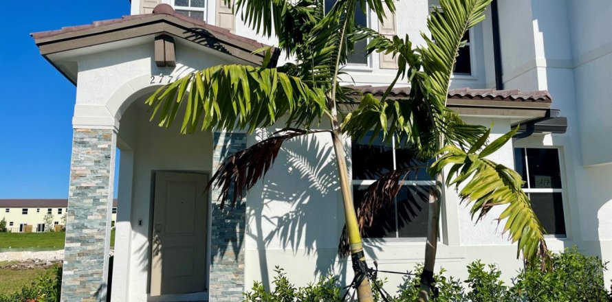 Townhouse in Homestead, Florida 3 bedrooms, 123.37 sq.m. № 2084182