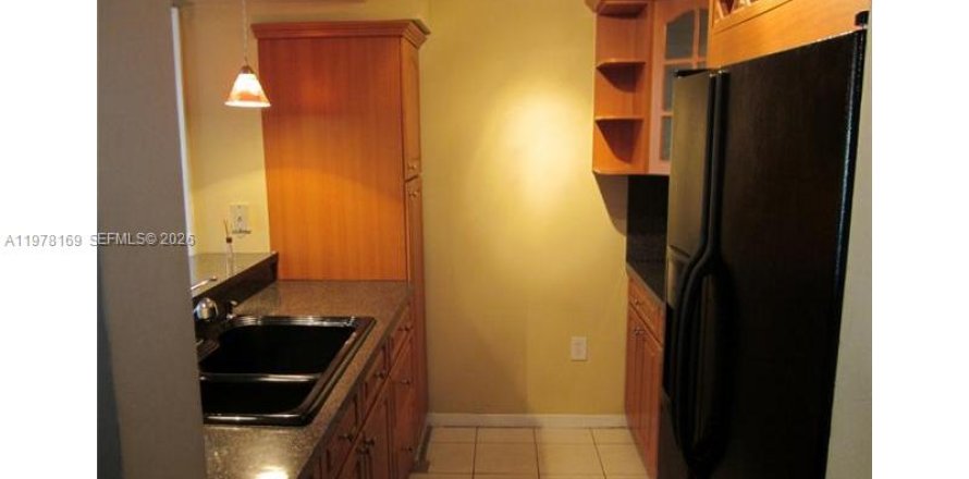 Condo in Miami, Florida, 2 bedrooms  № 2041881