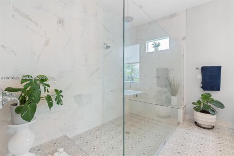 House in Palm Beach Gardens, Florida 5 bedrooms, 345.41 sq.m. № 2044395 - photo 24