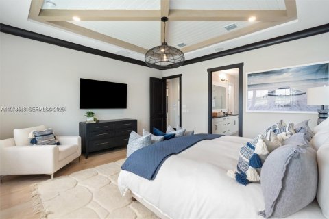 House in Palm Beach Gardens, Florida 5 bedrooms, 345.41 sq.m. № 2044395 - photo 16