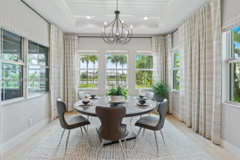 House in Palm Beach Gardens, Florida 5 bedrooms, 345.41 sq.m. № 2044395 - photo 11