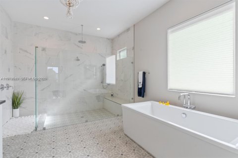 House in Palm Beach Gardens, Florida 5 bedrooms, 345.41 sq.m. № 2044395 - photo 23