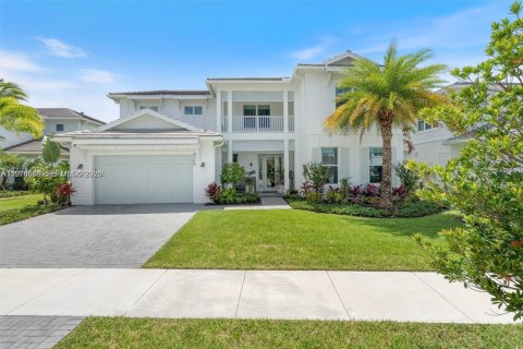 House in Palm Beach Gardens, Florida 5 bedrooms, 345.41 sq.m. № 2044395 - photo 2