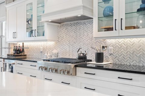 House in Palm Beach Gardens, Florida 5 bedrooms, 345.41 sq.m. № 2044395 - photo 10