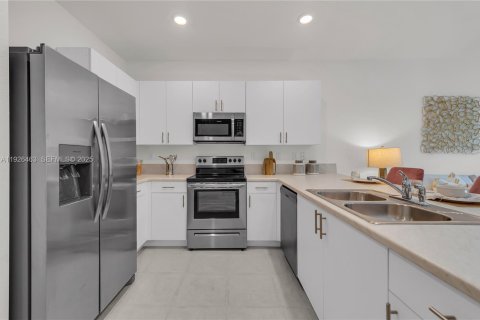 Adosado en venta en Homestead, Florida, 3 dormitorios, 129.41 m2 № 1986408 - foto 14