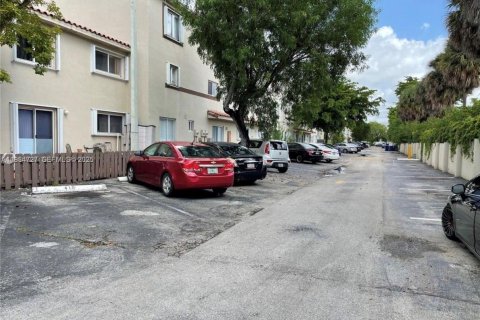 Copropriété à louer à Miami, Floride: 4 chambres, 123.56 m2 № 1992926 - photo 18
